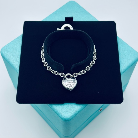 Tiffany & Co. Full Heart Toggle Bracelet in Silver 7.5” with Presentation Box - Picture 12 of 14